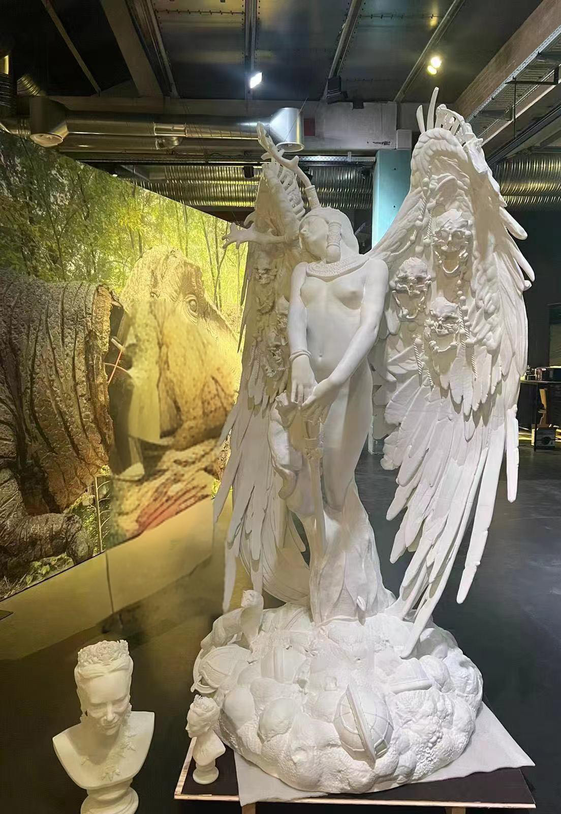 High degree of restoration and expression of art